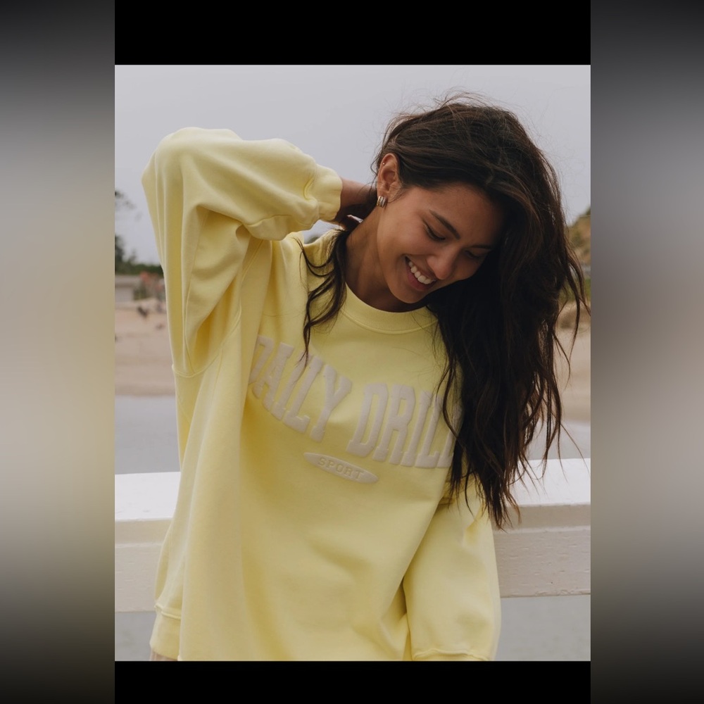Daily drills lemonade oversize sports crew